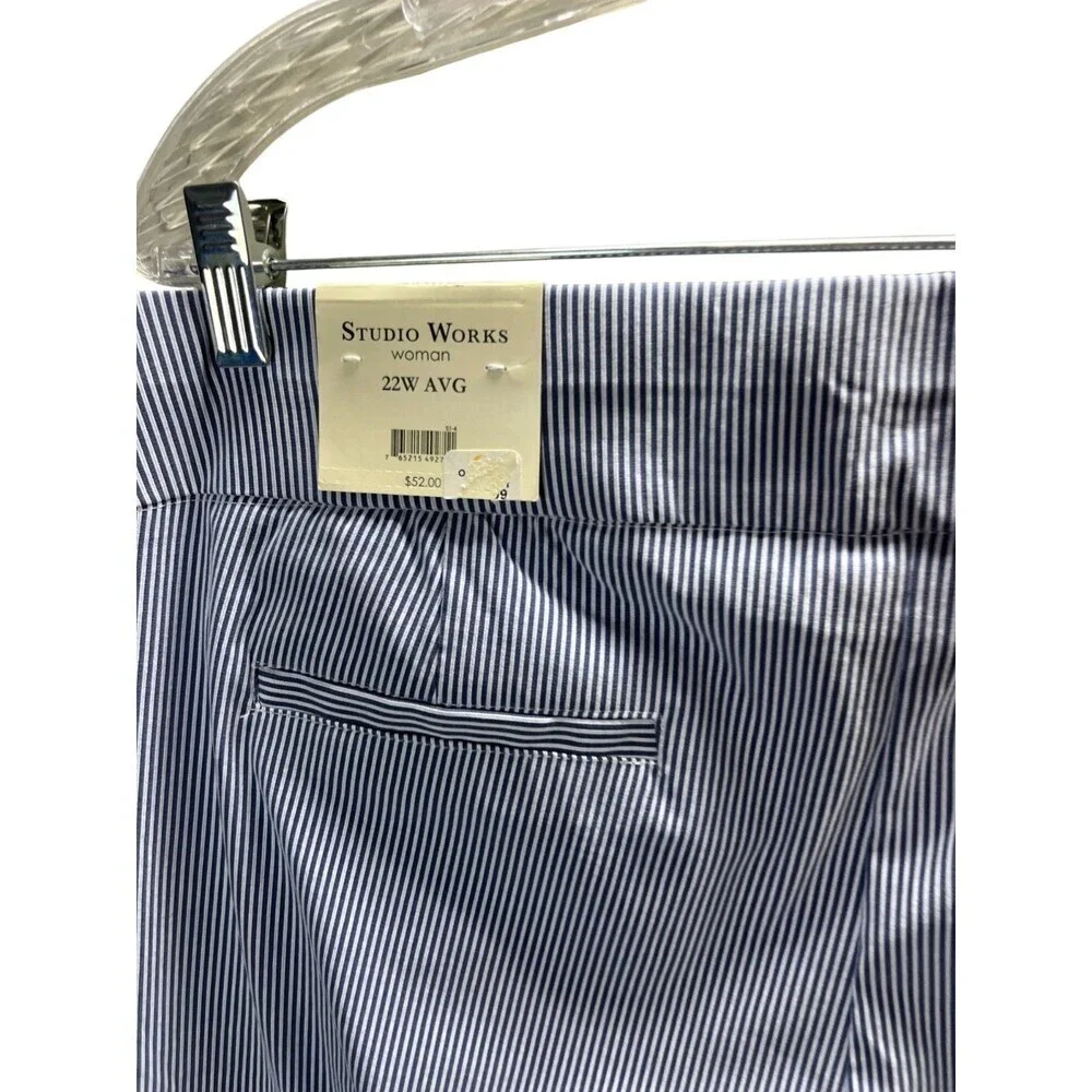 Briggs Pants Women's Size 22 W Blue White Stripes Capris Comfort Waist
